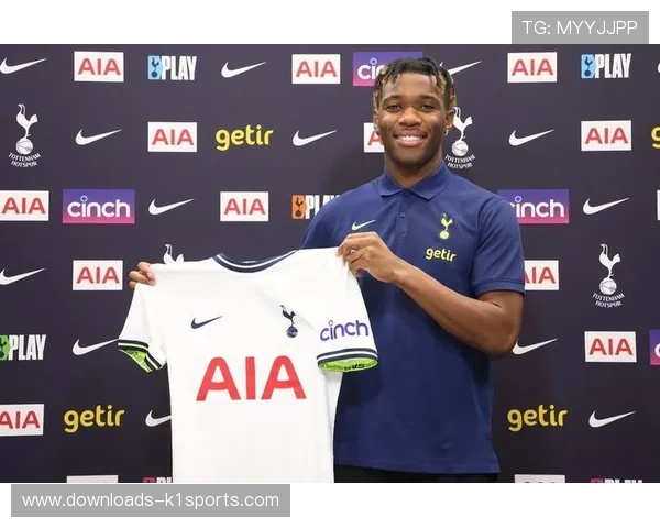 热刺后卫乌多吉遭经纪人持枪威胁，俱乐部发声支持球员